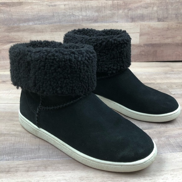 mika ugg